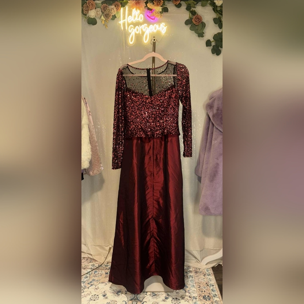 NWT Vintage Size 8 Cassandra Stone Deep Burgundy & Black Sequin Illusion Gown - Picture 7 of 7